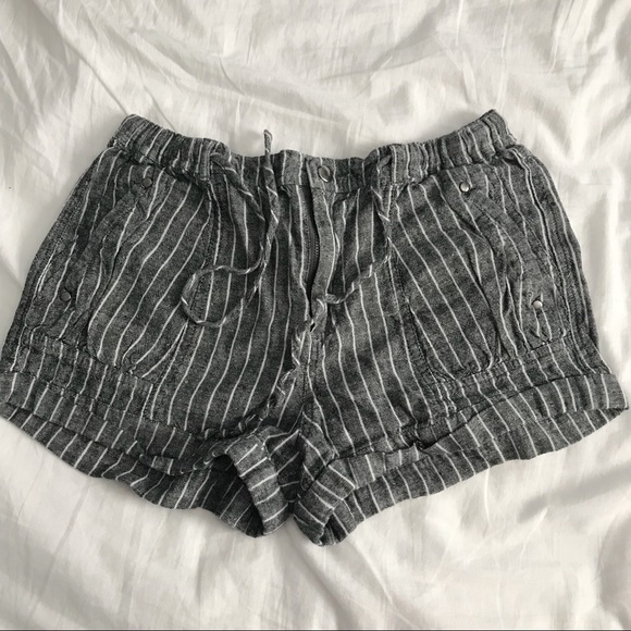 Forever 21 Pants - 🍉 3/$20 Cute stripe shorts